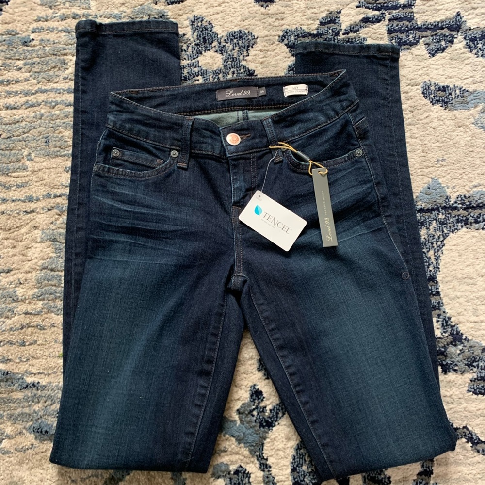 NWT Level 99 “Lily” Signature Skinny Straight Contoured Waistband Size 24